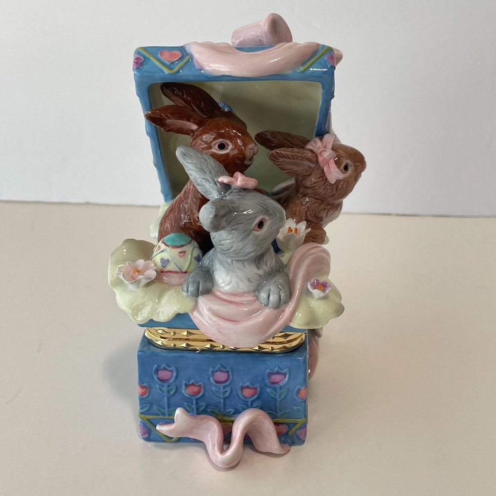 CWC Porcelain Box Easter Bunnies & Eggs Hinged Keepsake Hand Painted Home Decor - Picture 5 of 16